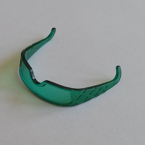 ๐ฏ 10 for $12 / Miniature Green Plastic Sunglasses - Picture 8 of 10